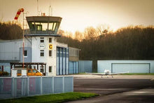 Lade das Bild in den Galerie-Viewer, 20 Minuten Münsterland Rundflug Gutschein/Ticket - Schnupperflug24 Flugzeug mitfliegen besonderes Geschenk