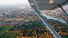Lade das Bild in den Galerie-Viewer, 20 Minuten Münsterland Rundflug Gutschein/Ticket - Schnupperflug24 Flugzeug mitfliegen besonderes Geschenk
